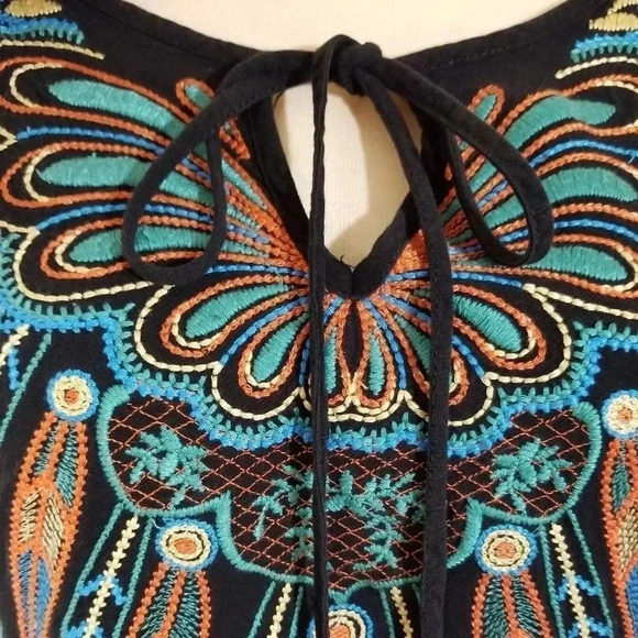 {Forever 21} Embroidered Tunic Blouse - Picture 7 of 10